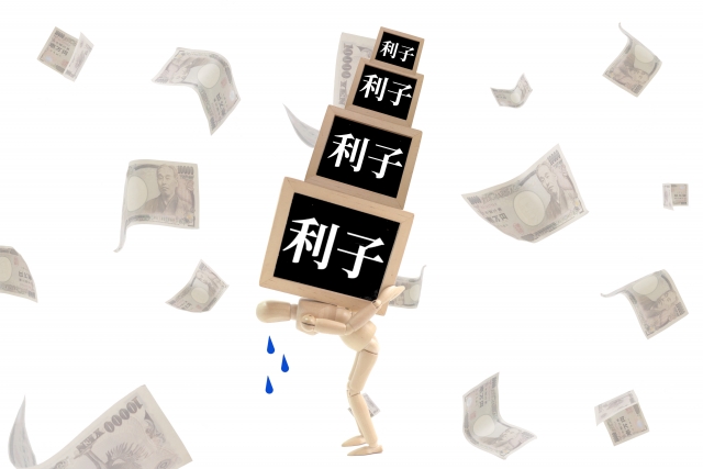 お金を手に頭を抱える。豊後高田市で債務整理の無料相談ができます